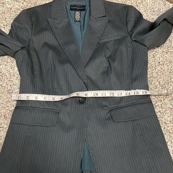 Banana republic tailored single button fasten blazer in new condition - Picture 5 of 9